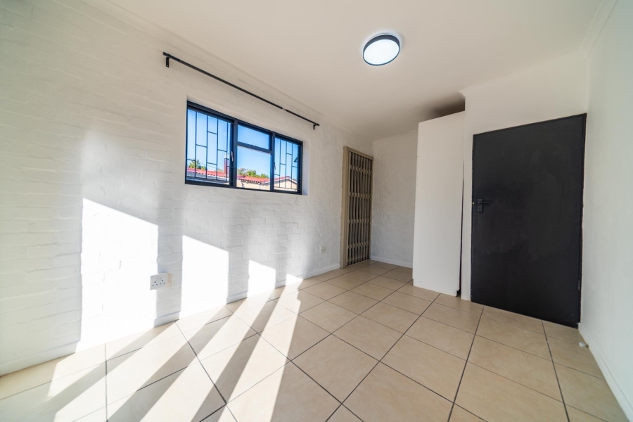 To Let 2 Bedroom Property for Rent in La Colline Western Cape